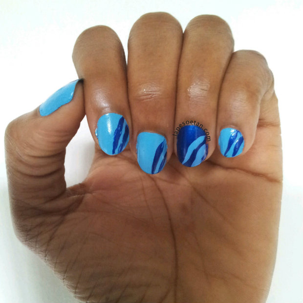 nail art blue tiger